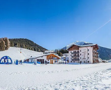 Buenda Готель